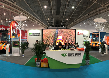 哈克農裝自走式玉米收獲機：莖穗兼收及還田一次完成